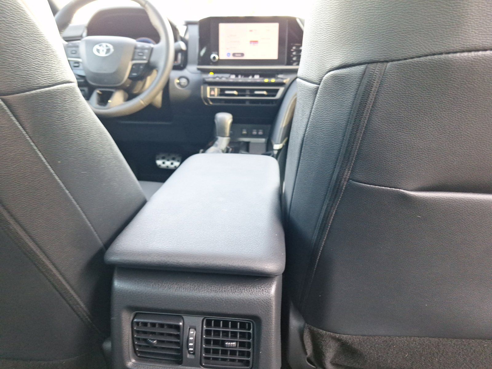 Used 2025 Toyota Camry SE w/ Convenience Package FWD image 32