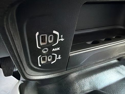 Used 2024 RAM 3500 Tradesman w/ Chrome Appearance Group AWD/4WD image 28