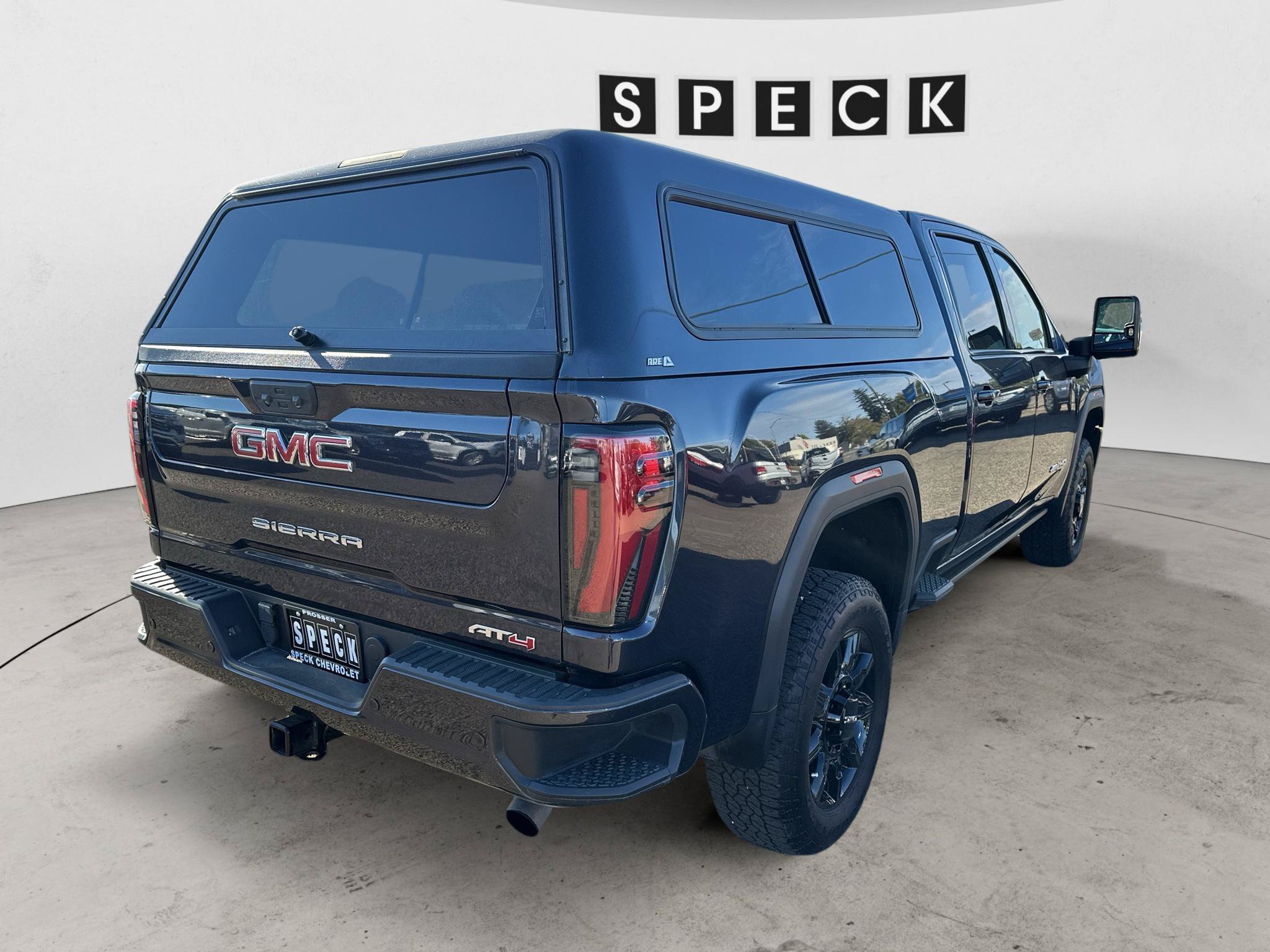 Used 2024 GMC Sierra 2500 AT4 w/ AT4 Premium Plus Package AWD/4WD image 5