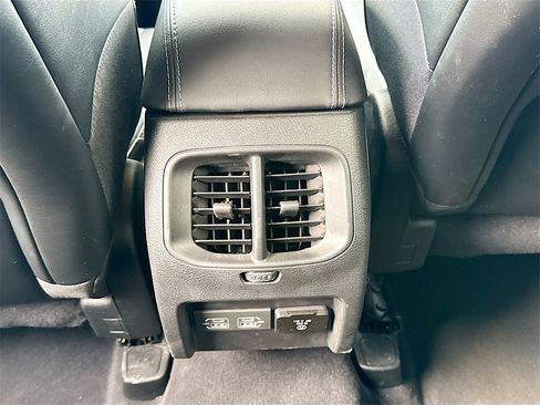 Used 2023 Jeep Cherokee Altitude Lux image 25