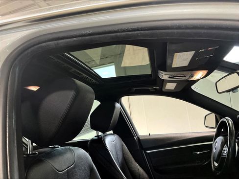 Used 2018 BMW 330i xDrive Sedan w/ Convenience Package image 22