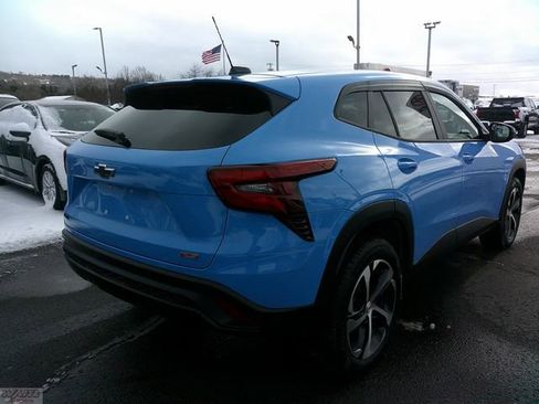 Used 2024 Chevrolet Trax RS w/ Driver Confidence Package image 2