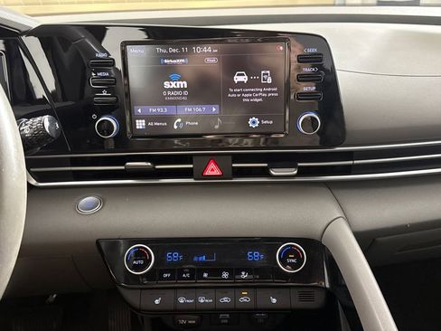 Certified 2021 Hyundai Elantra SEL w/ Convenience Package image 18