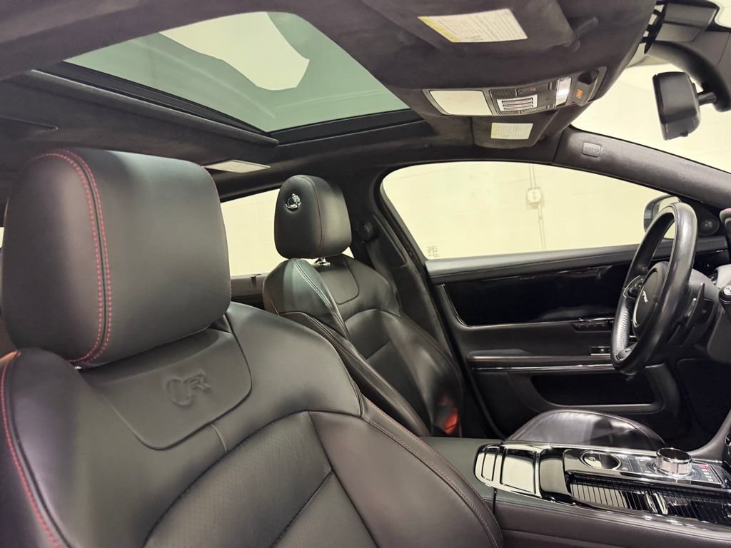 Used 2016 Jaguar XJ RWD image 46