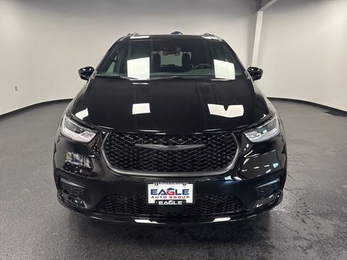 New 2026 Chrysler Pacifica Select w/ S Appearance Package image 3