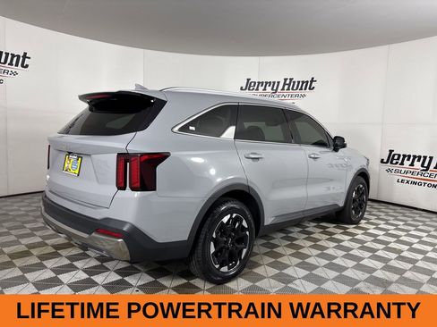 Used 2024 Kia Sorento S w/ Panoramic Sunroof Package image 5