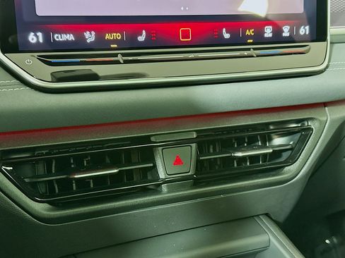 New 2026 Volkswagen Tiguan SE R-Line AWD/4WD image 15