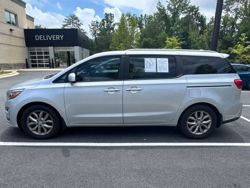 Used 2020 Kia Sedona EX FWD image 4