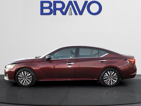 Used 2024 Nissan Altima 2.5 SV image 8