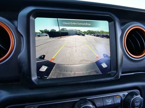 Used 2023 Jeep Gladiator Mojave w/ Cold Weather Group AWD/4WD image 24