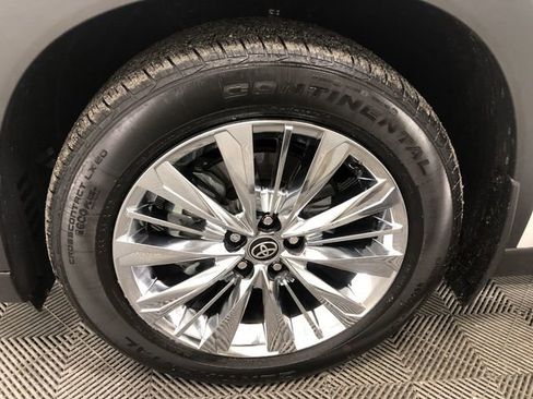 Used 2025 Toyota Grand Highlander AWD image 28