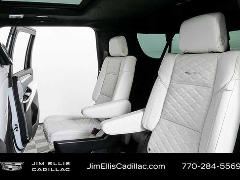 Used 2026 Cadillac Escalade ESV Platinum Sport w/ LPO, ONYX Package AWD/4WD image 22