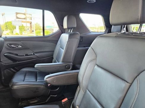 Used 2023 Chevrolet Traverse LT FWD image 27