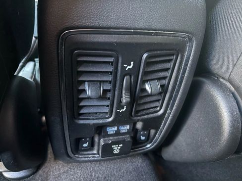 Used 2018 Jeep Grand Cherokee Limited image 18