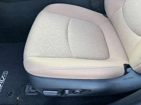 Certified 2022 Toyota RAV4 XLE FWD image 16