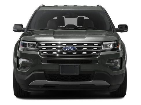 Used 2017 Ford Explorer XLT AWD/4WD image 4