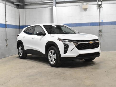 Used 2026 Chevrolet Trax LS w/ Driver Confidence Package FWD image 26