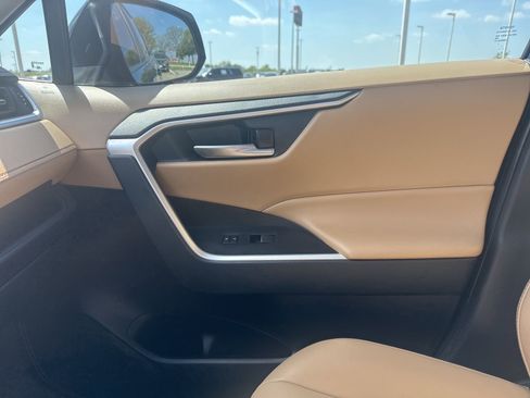 Used 2025 Toyota RAV4 XLE Premium image 16