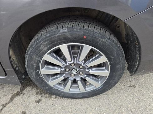 Used 2020 Toyota Sienna XLE Premium image 7