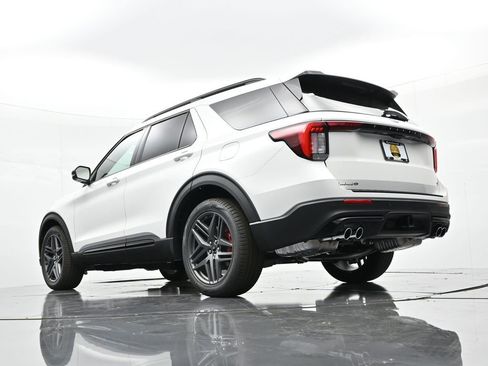 New 2026 Ford Explorer ST image 30