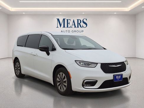 Used 2024 Chrysler Pacifica Limited FWD image 7