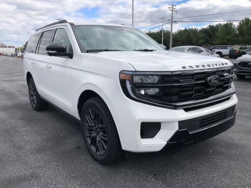 New 2025 Ford Expedition Platinum w/ Stealth Performance Package image 7