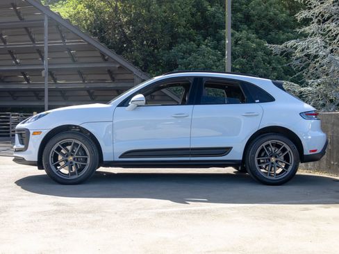 Certified 2026 Porsche Macan AWD/4WD image 2