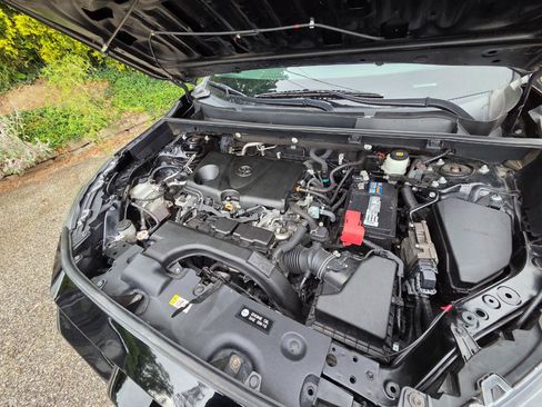 Used 2020 Toyota RAV4 LE w/ All Weather Liner Package AWD/4WD image 8