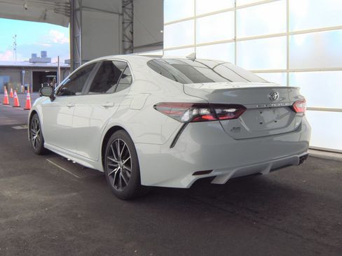 Used 2023 Toyota Camry SE image 9
