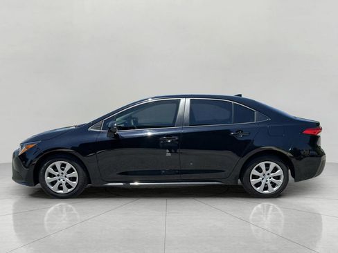 Used 2025 Toyota Corolla LE FWD image 4