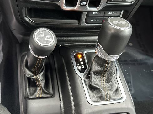 Used 2022 Jeep Wrangler Unlimited Sahara AWD/4WD image 33