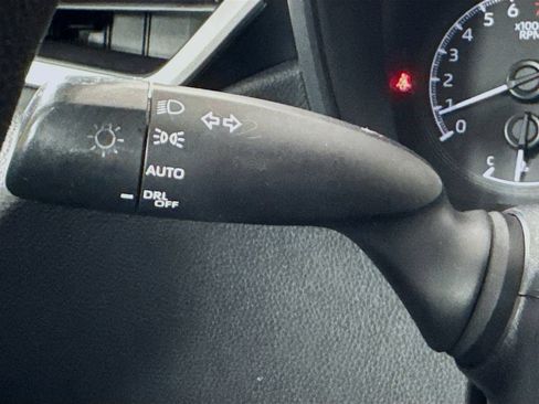 Used 2020 Toyota Corolla LE FWD image 12