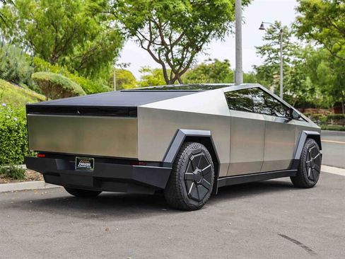 Used 2024 Tesla Cybertruck AWD Crew Cab image 5
