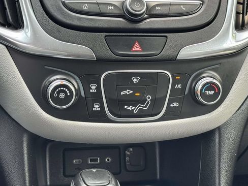 Used 2020 Chevrolet Equinox LS w/ LS Convenience Package FWD image 5