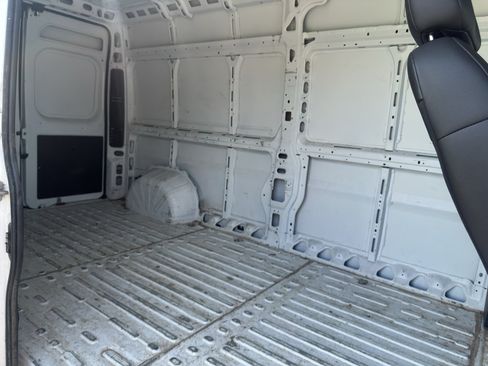 Used 2024 RAM ProMaster 2500 w/ Convenience Group FWD image 13