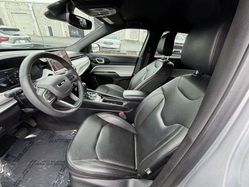 Used 2025 Jeep Compass Limited AWD/4WD image 28