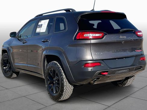 Used 2018 Jeep Cherokee Trailhawk image 11