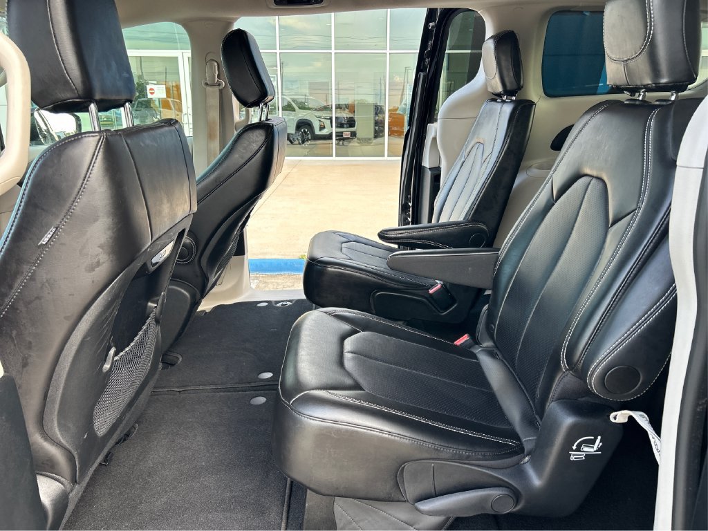 Used 2024 Chrysler Pacifica Touring-L FWD image 10