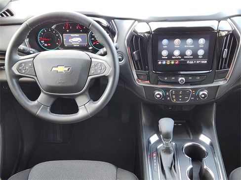 Used 2023 Chevrolet Traverse LT image 25