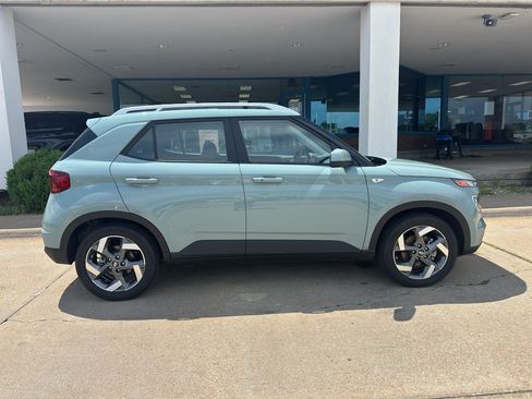 Used 2025 Hyundai Venue SEL FWD image 7