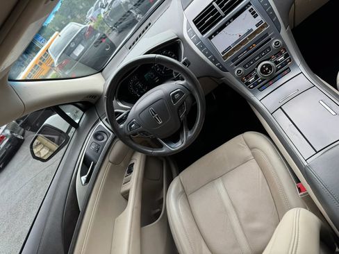 Used 2018 Lincoln MKZ Reserve w/ Technology Package FWD image 11