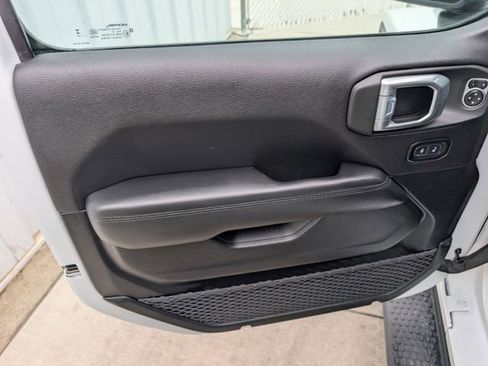Used 2023 Jeep Wrangler Unlimited Sahara AWD/4WD image 11