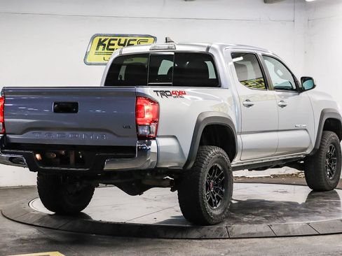 Used 2017 Toyota Tacoma TRD Off-Road AWD/4WD image 4