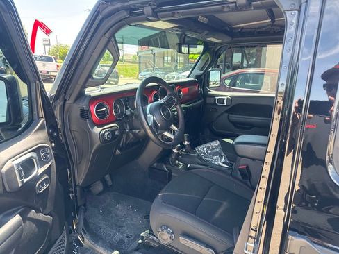 Used 2023 Jeep Wrangler Unlimited Rubicon w/ Cold Weather Group AWD/4WD image 4