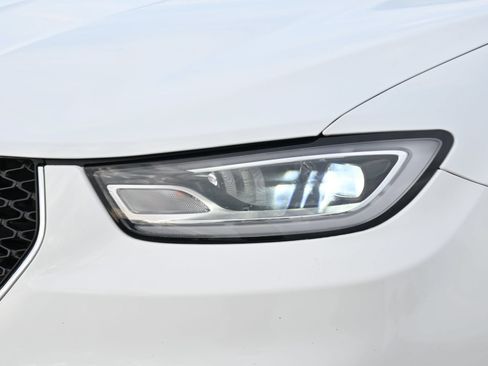 Used 2023 Chrysler Pacifica Touring-L FWD image 27