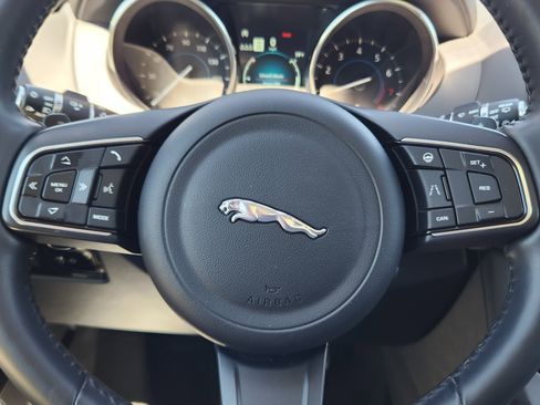 Used 2019 Jaguar F-PACE Premium image 7