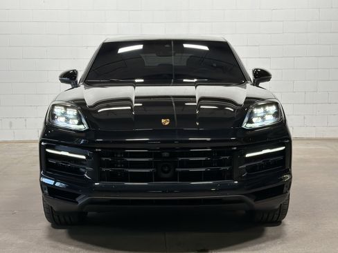 Used 2025 Porsche Cayenne Coupe image 6