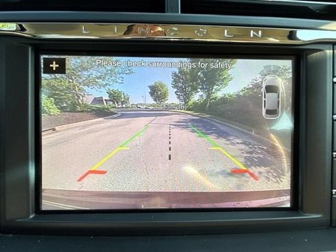 Used 2017 Lincoln Continental Select FWD image 25
