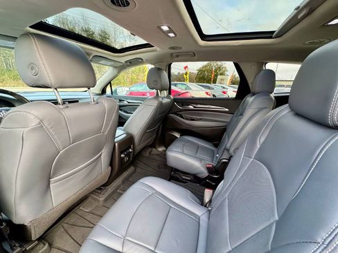 Used 2019 Buick Enclave Essence image 10