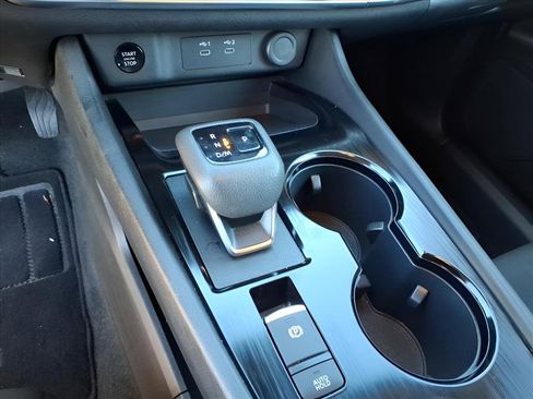 Used 2024 Nissan Rogue S image 16